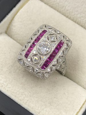 Lot 525c - Large Art Deco style panel ring set with...
