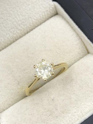 Lot 555a - An 18ct  hallmarked yellow gold 6-claw set...