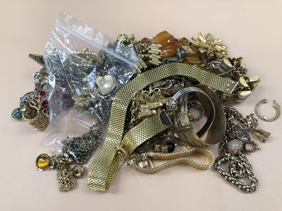 Lot 590 - A vintage guard-type chain with swivel clasp...