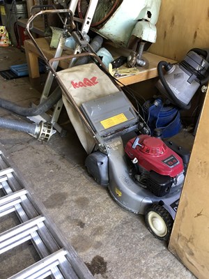 Lot 1363 - A Honda lawn mower