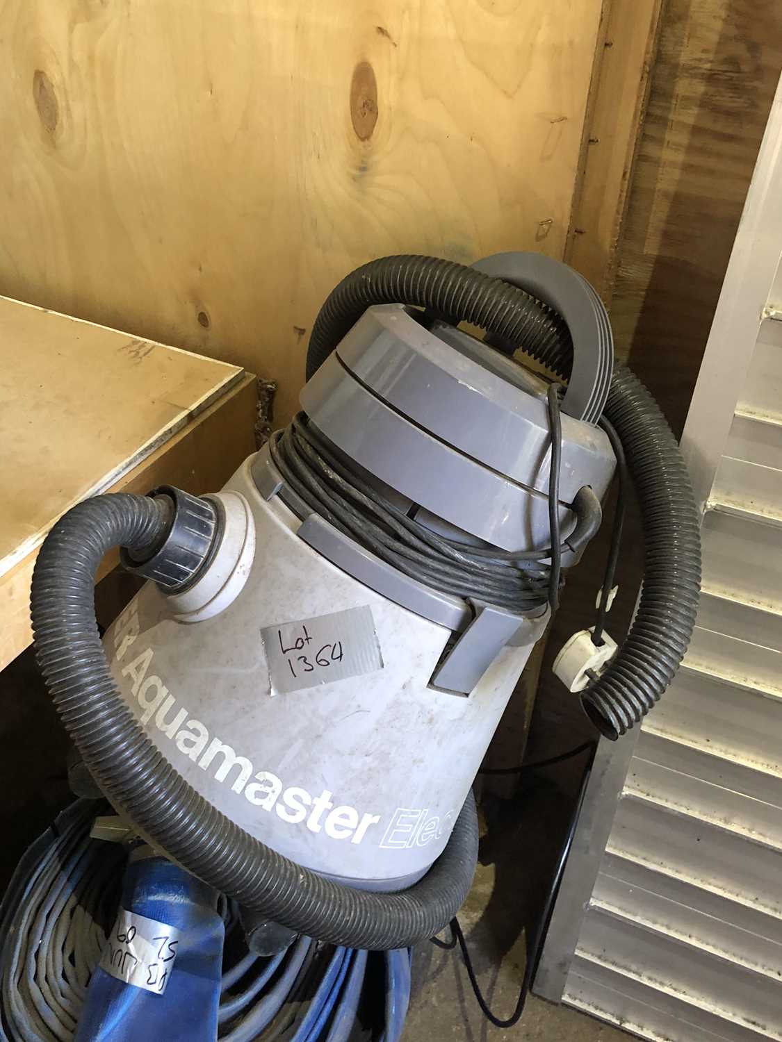 Lot 1364 - An Aqua hoover