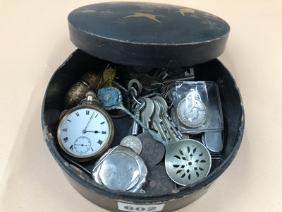 Lot 602 - A vintage etui, a silver powder and mirror...