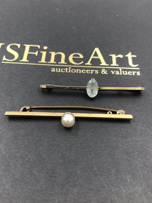 Lot 556 - Two vintage bar brooches, both unhallmarked,...