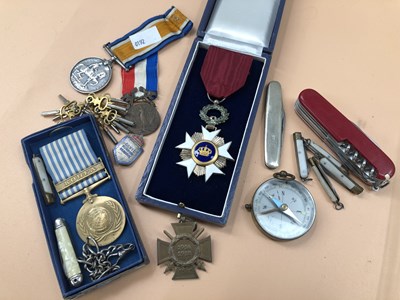Lot 563 - Medals to include First World War service...