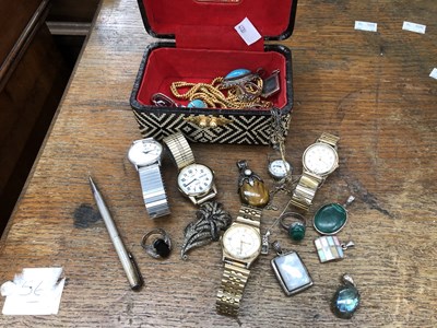Lot 565 - Jewellery and watches- a tangled 9ct gold...
