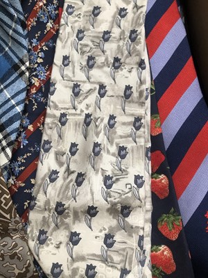 Lot 651 - A quantity of ties to include London tie rack,...