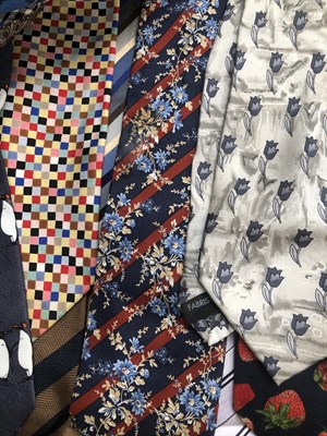 Lot 651 - A quantity of ties to include London tie rack,...