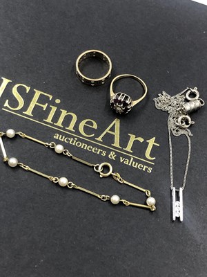 Lot 569 - 9ct gold hallmarked jewellery to include a...
