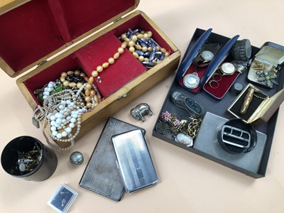 Lot 566 - Vintage jewellery and collectables- cufflinks,...
