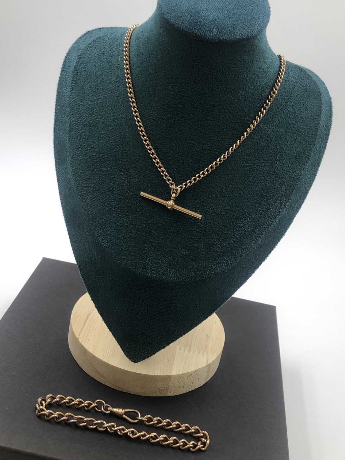 Lot 613 - 9ct rose gold hallmarked curb chain with t-bar...