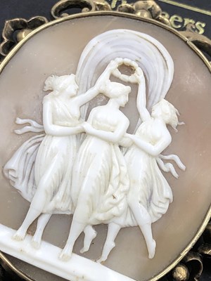 Lot 617 - A large antique carved shell cameo brooch in a...