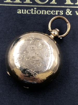 Lot 618 - A 9ct hallmarked gold sovereign case, with...