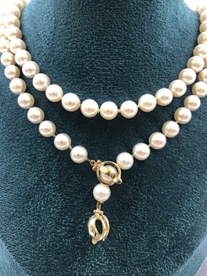 Lot 619 - A long length row of cultured pearls fitted...