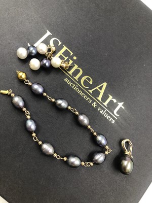 Lot 626 - A 9ct hallmarked gold pearl and diamond...