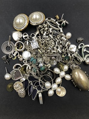 Lot 635 - A collection of silver and costume jewellery,...