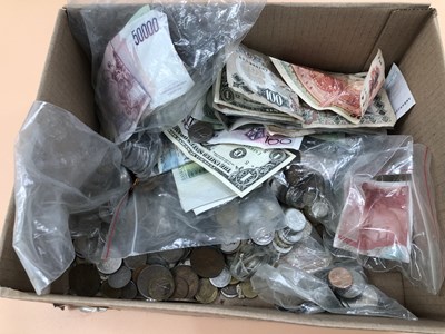 Lot 499 - A large quantity of world coins and banknotes.