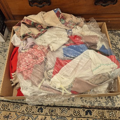 Lot 159 - A box of various textiles.