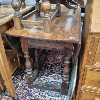 Lot 237 - A Georgian country drop leaf table