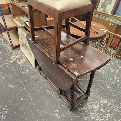 Lot 269 - An oak drop leaf dining table and a side chair.
