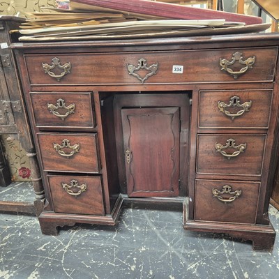 Lot 334 - A Georgian mahogany kneehole desk