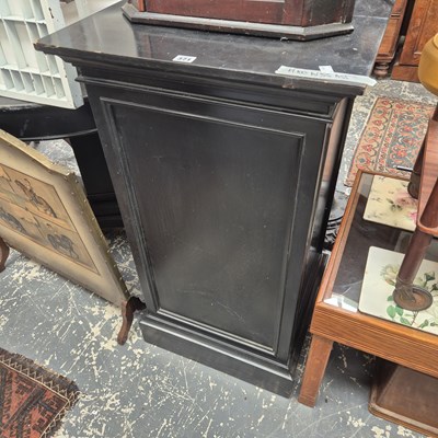 Lot 371 - An ebonised display pedestal