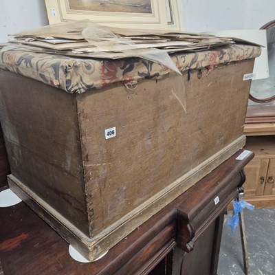 Lot 406 - A Victorian pine blanket box