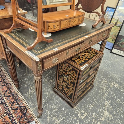 Lot 419 - A William IV mahogany writing table standing...