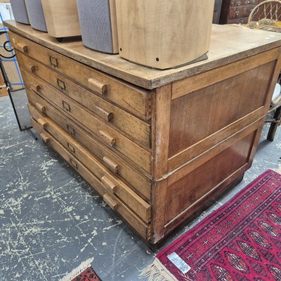Lot 432 - A large oak plan chest. H 94 W 147 D 93cms
