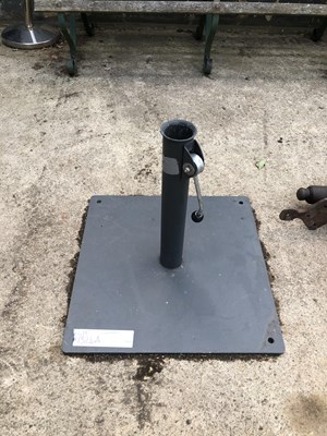 Lot 1324A - A parasol stand