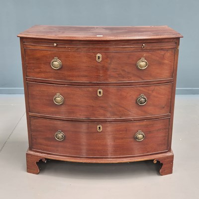 Lot 1558 - A mahogany bow front chest of drawers with a...