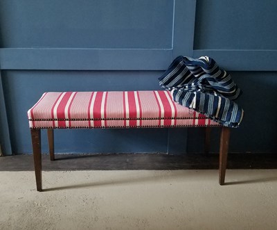 Lot 101 - An antique Georgian style window seat. H 42 W...