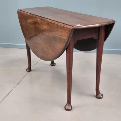 Lot 93 - A Cuban mahogany Georgian small drop leaf...