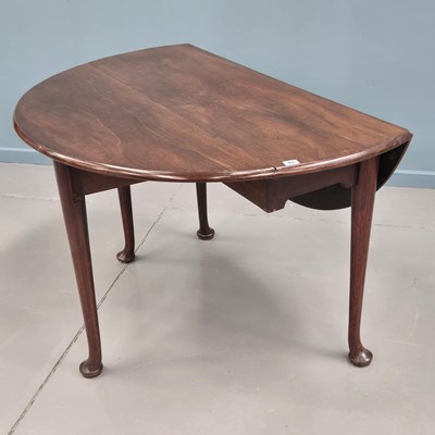 Lot 93 - A Cuban mahogany Georgian small drop leaf...
