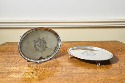 Lot 192 - A pair of Georgian silver oval footed small...