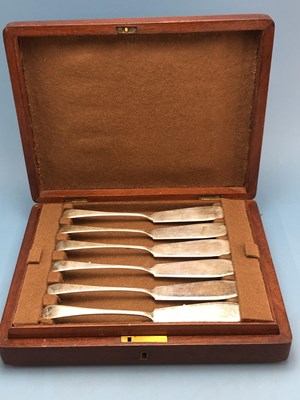 Lot 1596 - A mahogany cased set of six silver feather...
