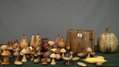 Lot 9 - A large collection of treen carved items,...