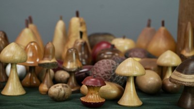 Lot 9 - A large collection of treen carved items,...