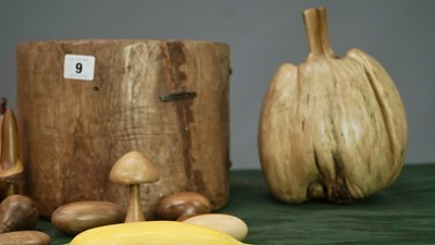 Lot 9 - A large collection of treen carved items,...