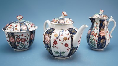 Lot 798 - An 18th century Worcester Imari palette tea...