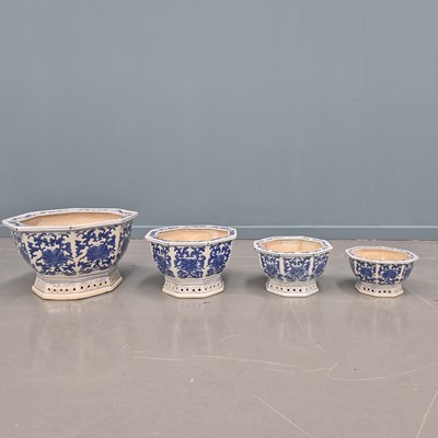 Lot 1669 - A graded set of four Chinese blue and white...