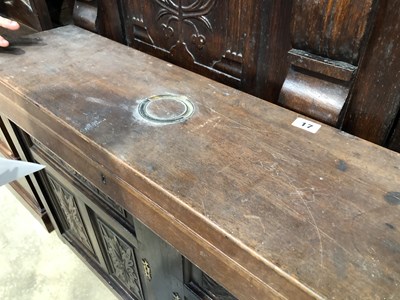 Lot 17 - A vintage mahogany gun case with vacant...