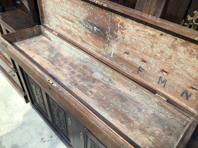 Lot 17 - A vintage mahogany gun case with vacant...