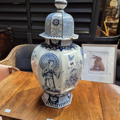 Lot 44 - A blue and white ginger jar.