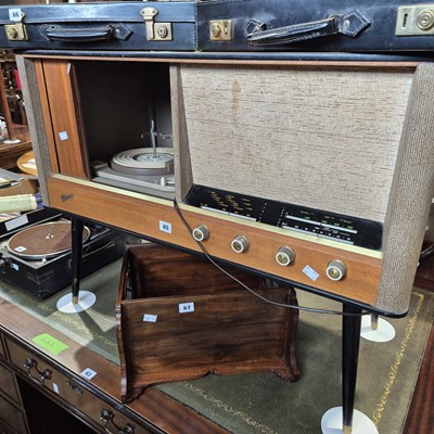 Lot 65 - A mid-century radiogram.