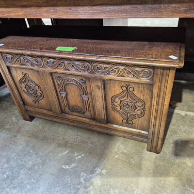 Lot 71 - An oak panel front coffer. 92 x 40 x h 50 cm.