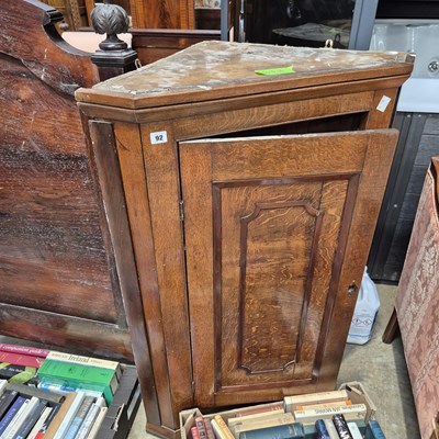 Lot 92 - A Georgian oak corner cabinet. 78 x 44 x h 113...