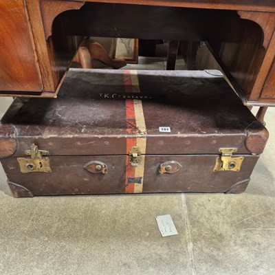 Lot 101 - A vintage cabin trunk with brass fittings.