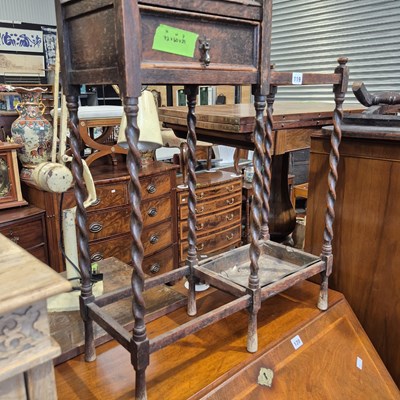 Lot 119 - An oak hall stand. 60 x 29 x h 72 cm.