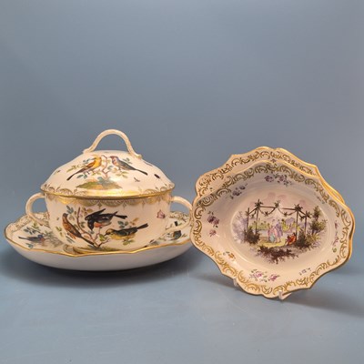 Lot 865 - A Meissen style two handled tureen, cover and...