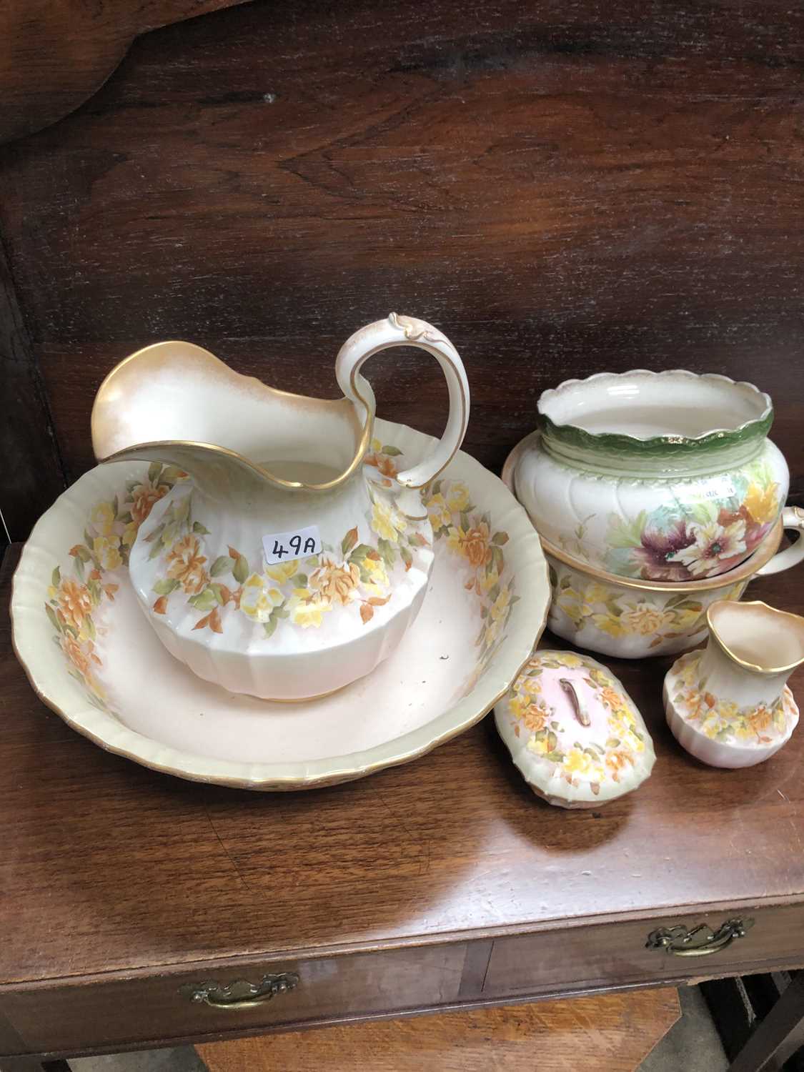 Lot 49 - Wash bowl set